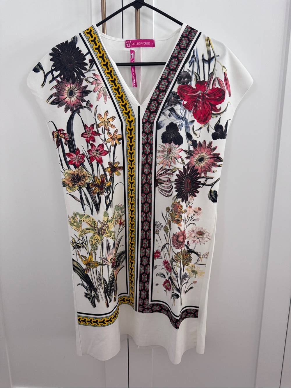 Sunday dress White Floral V-Neck Shift Dress